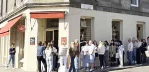 Queue of customers outside Lannan Bakery on Hamilton Place